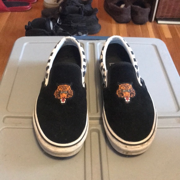 vans lion shoes
